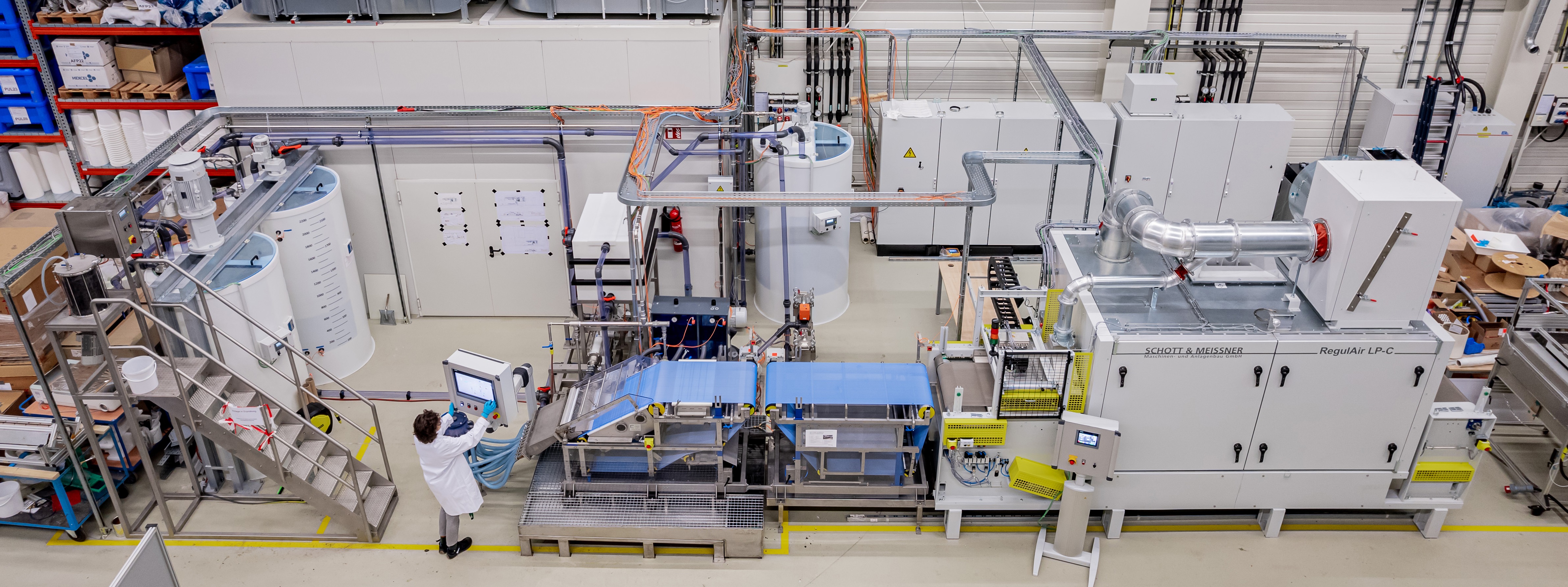 Wet nonwoven pilot plant from above