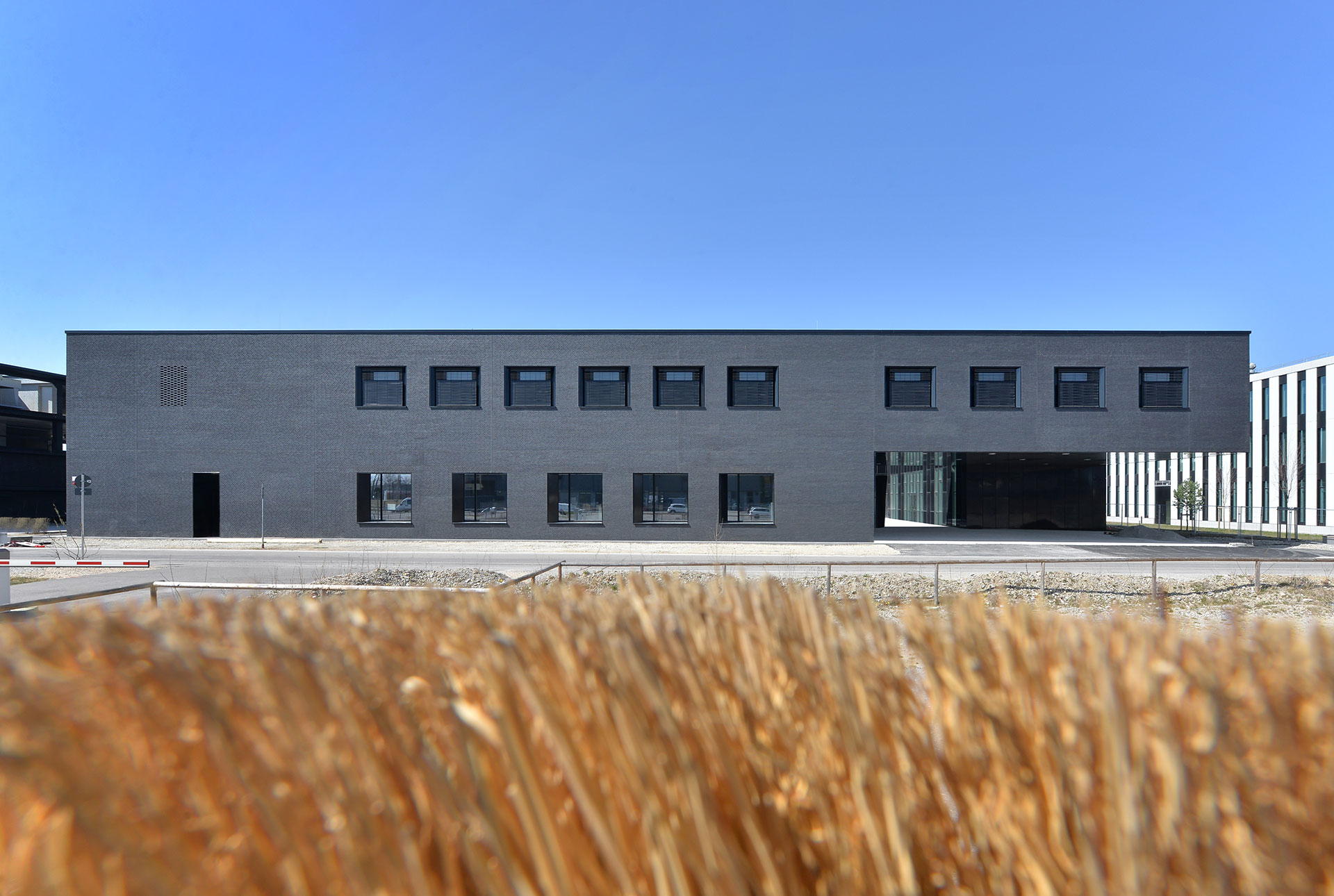 Exterior view of the new institute building in the Augsburg Innovation Park