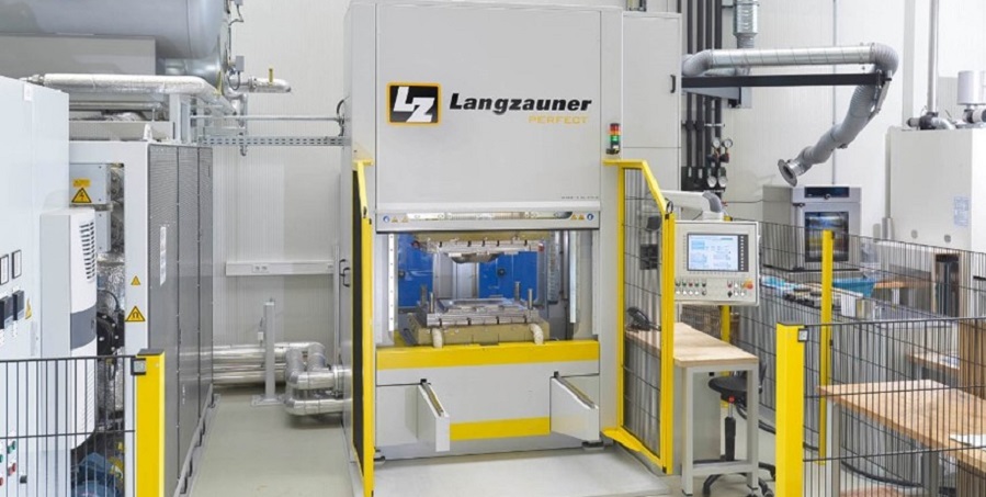 Langzauner Heating Press at Fraunhofer IGCV 