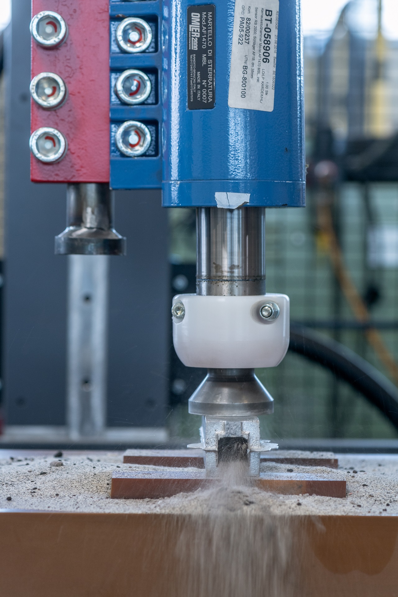 Coring hammer in the coring process